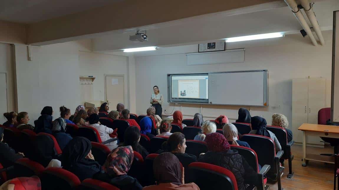 Evlilikte İletişim ve Yaşam Becerileri konulu seminer