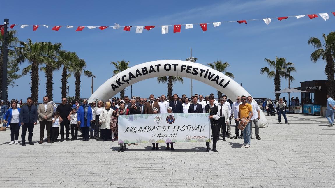 Akçaabat’ta Düzenlenen İlk Ot Festivali, Renkli Görüntülerle Dikkat Çekti